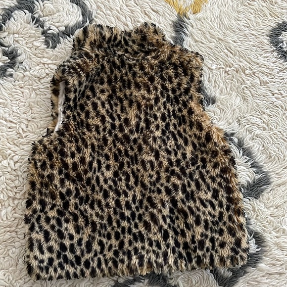 Crew cuts cheetah print fuzzy vest, XS - Picture 3 of 3